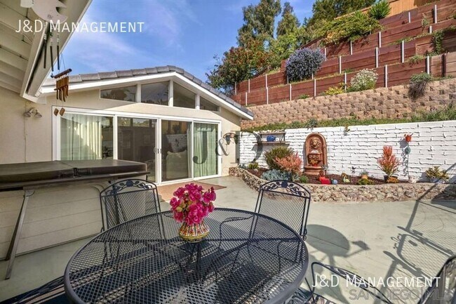 Building Photo - 3705 Putter Dr