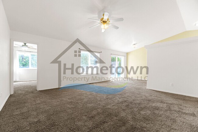 Building Photo - 3 Bedroom 2 Bathroom Home with Attached 2 Car Garage Available in Coeur d'Alene!