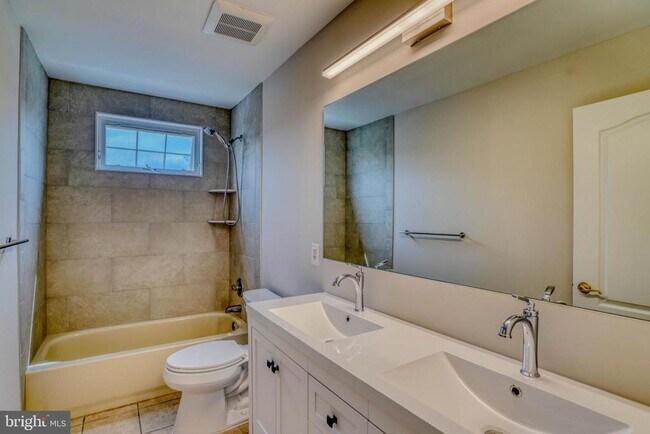 Building Photo - 9902 Player Dr