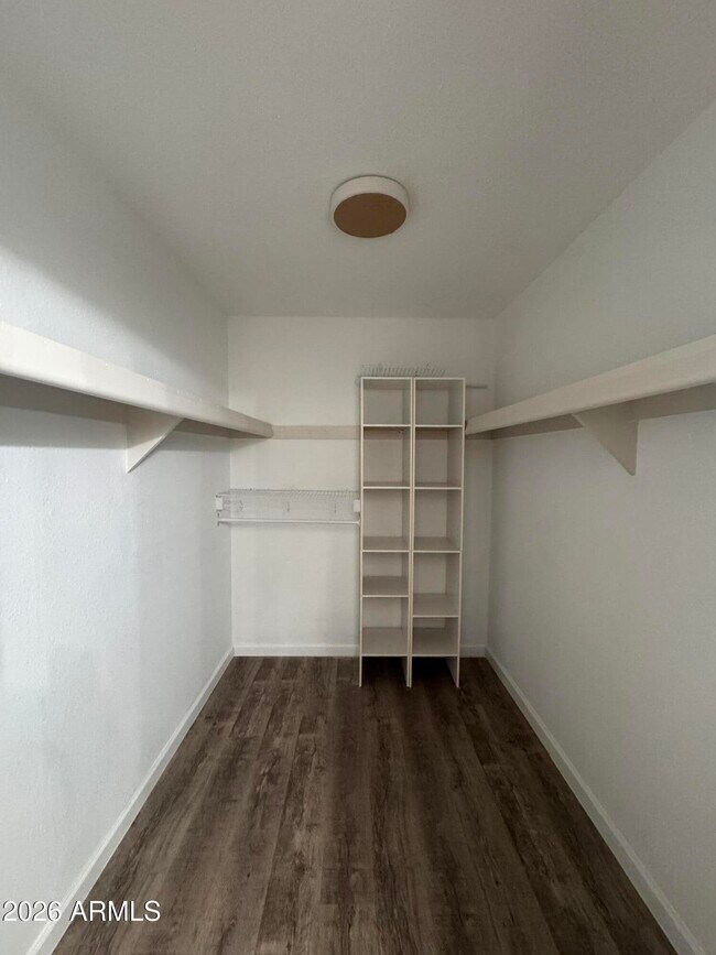 Building Photo - 812 N 86th Pl