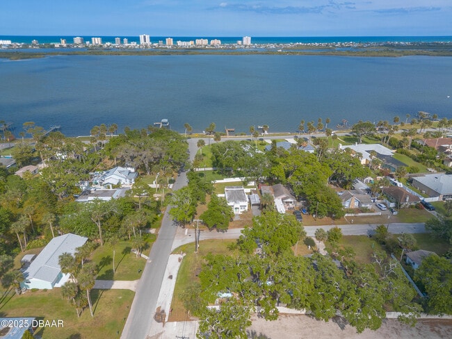 Building Photo - 5028 Palmetto St