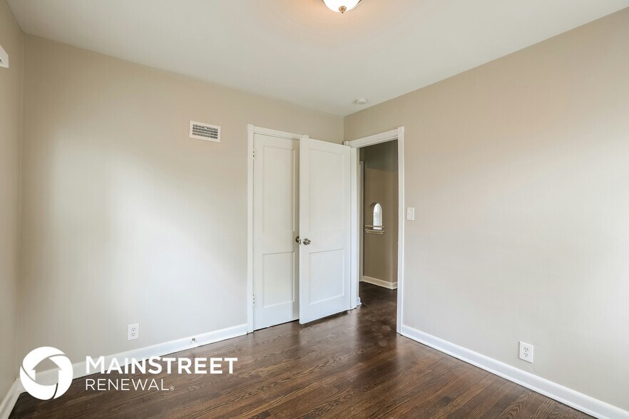 Building Photo - 3101 NE 56th St