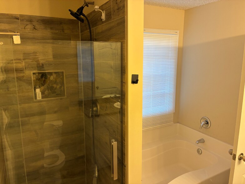 Building Photo - 135 Ansley Dr