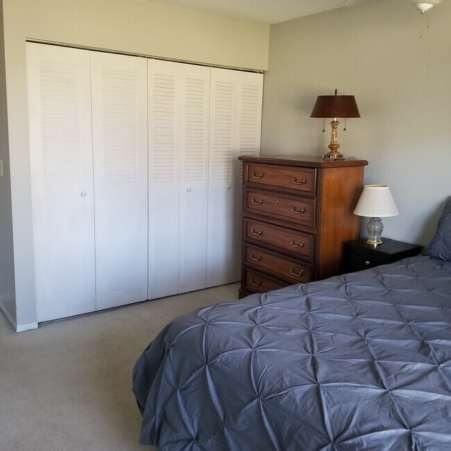 bedroom - 10750 Rockford Rd