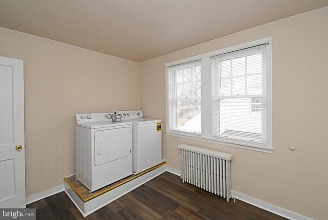 Building Photo - 254 Morris St