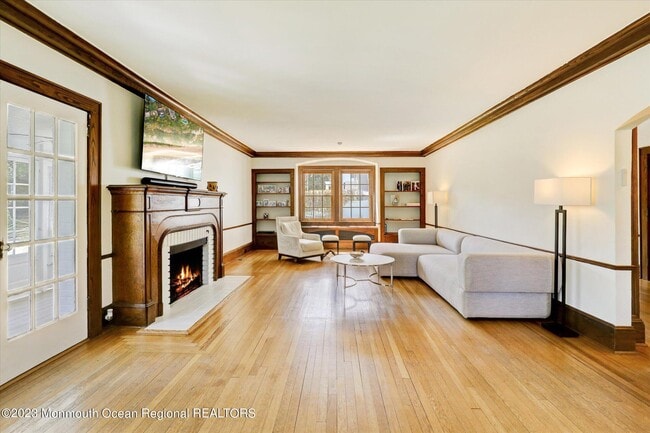 Building Photo - 570 N Edgemere Dr