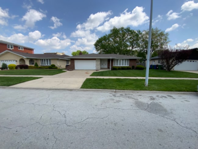 Building Photo - 9529 S Kolin Ave