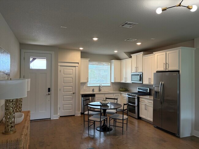 Building Photo - 142 Volterra Ln