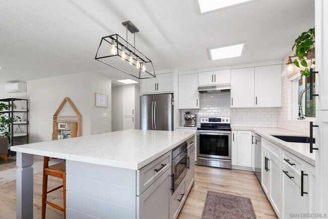 Building Photo - Single Level Condo in Lake San Marcos