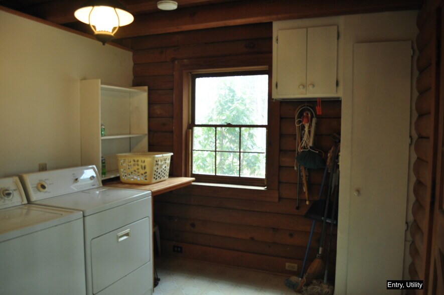 Laundry room/back entry - 195 Brook St