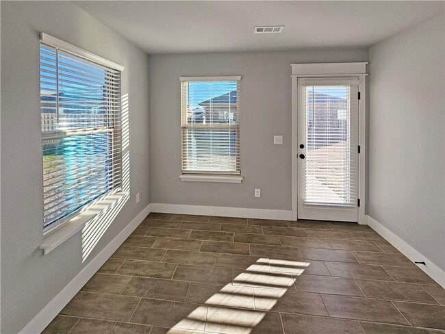 Building Photo - 2091 Bluebonnet Ln