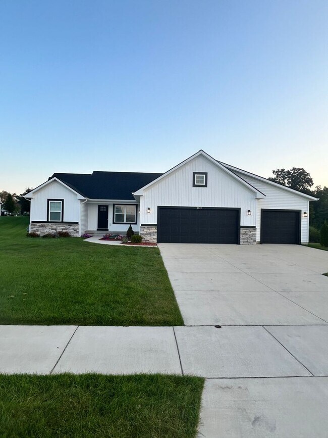 Primary Photo - 3837 Delia Dr
