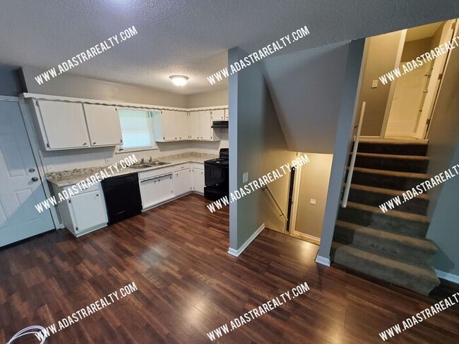Building Photo - Very Nice 3 Bedroom/1 Bath Duplex in Olathe-Available in JULY!!!