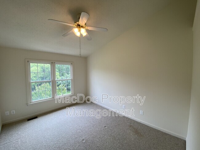 Building Photo - 106 Batley Ct