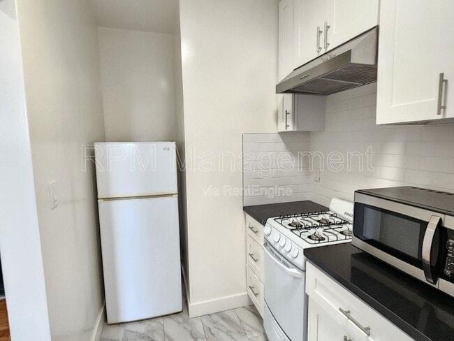 Building Photo - 1781 N Orchid Ave