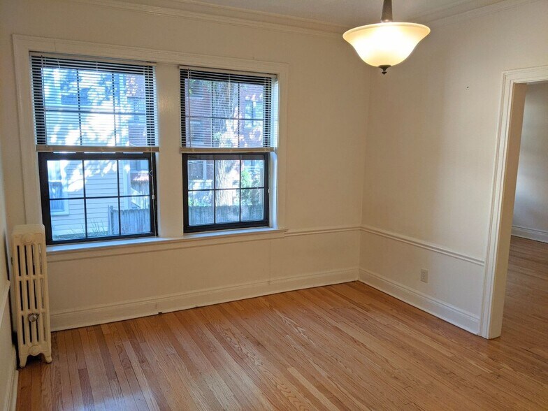 Building Photo - 1136 Maple Ave