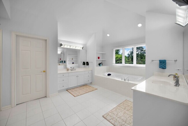 Building Photo - 36W244 Fieldcrest Dr