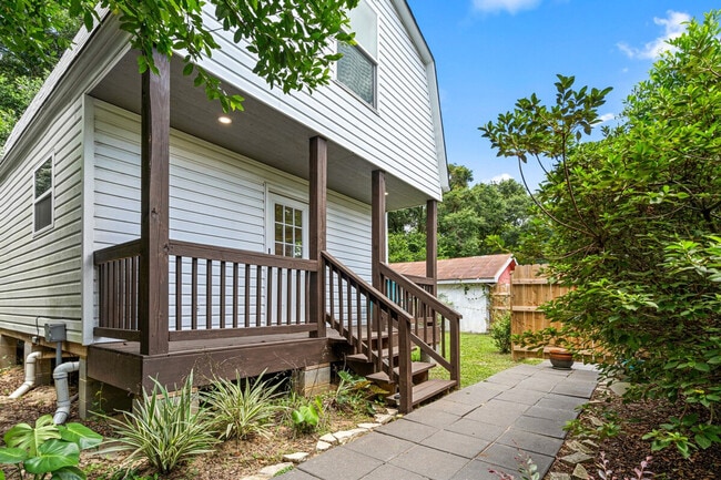 Building Photo - 2 Mead Dr