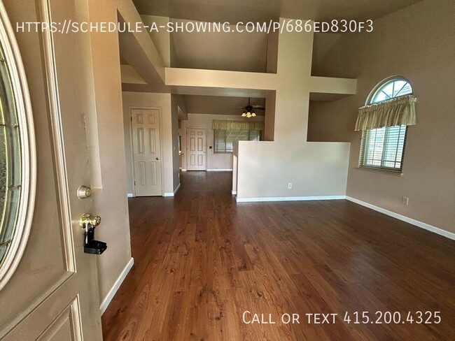 Building Photo - 637 Laurelwood Cir