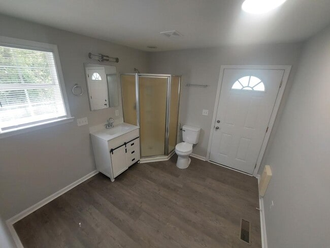 Building Photo - 414 E Peachtree Dr