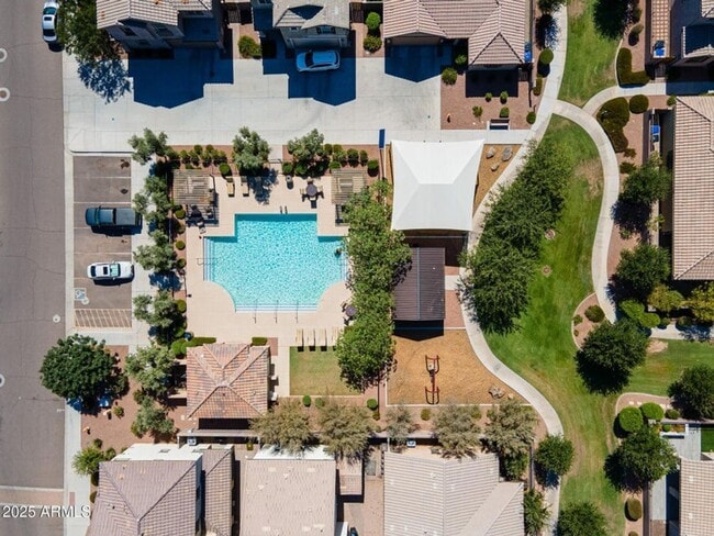 Building Photo - 3 Bedroom 2.5 Bathroom Paseo Place Home