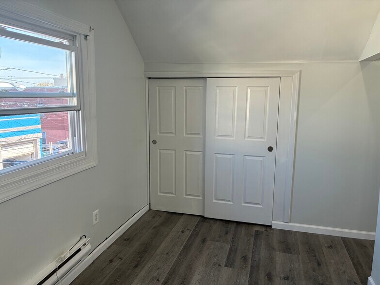 Building Photo - 6116 Washington St