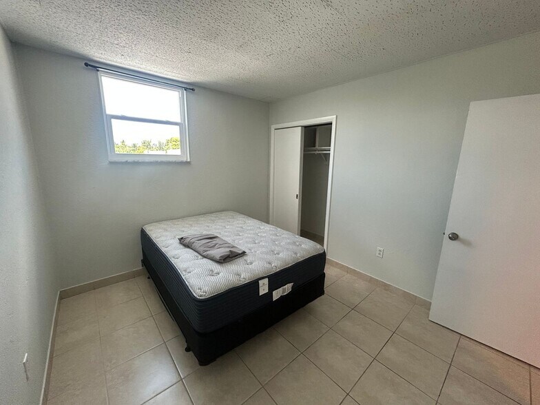 Building Photo - 2036 NE 18th St