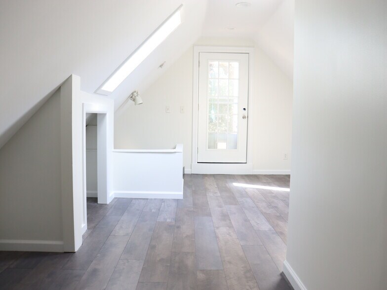 Building Photo - 20 Olcott Ave