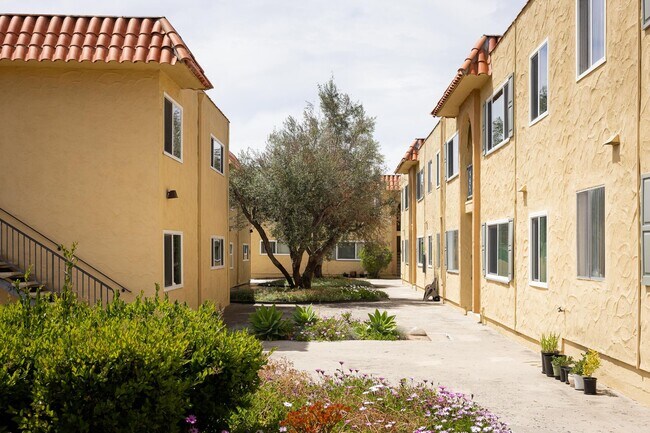 Building Photo - Spacious One Bedroom in Garden Community