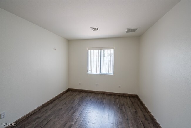 Building Photo - 682 Ladywood Ln