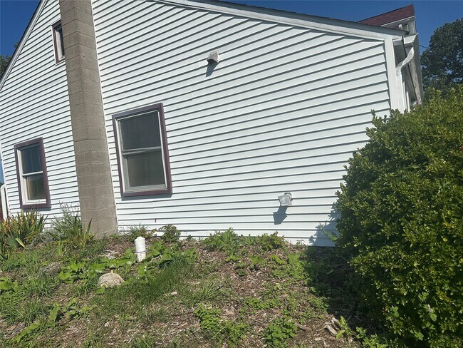 Building Photo - 7401 Sterrettania Rd