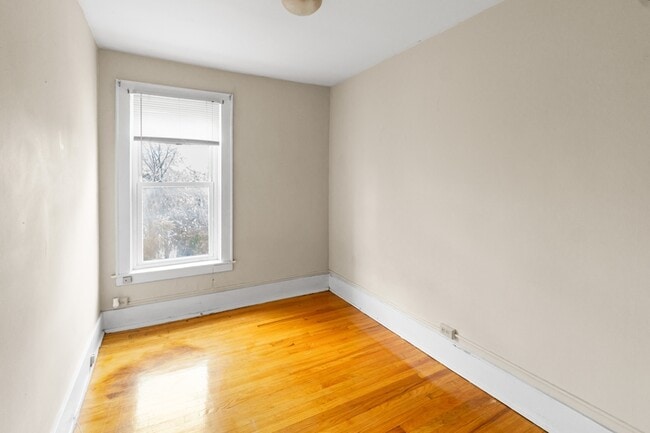 Building Photo - 1107 E Genesee St