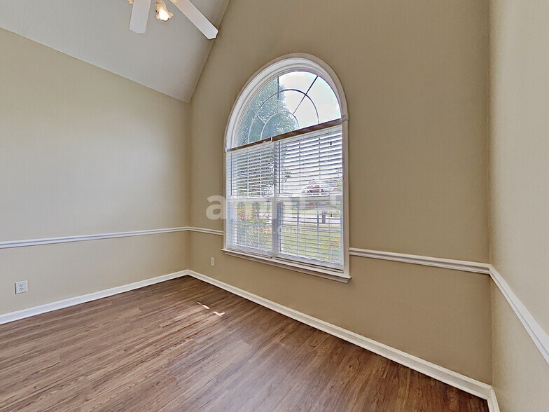 Building Photo - 5108 Bumblebee Dr