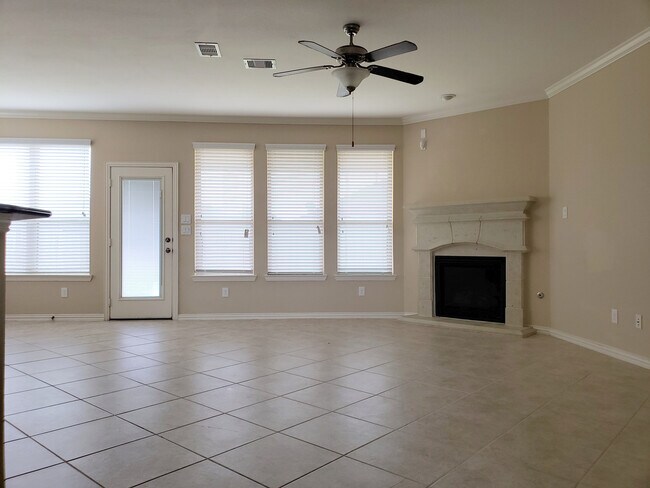 Building Photo - 8818 Cornina Dr