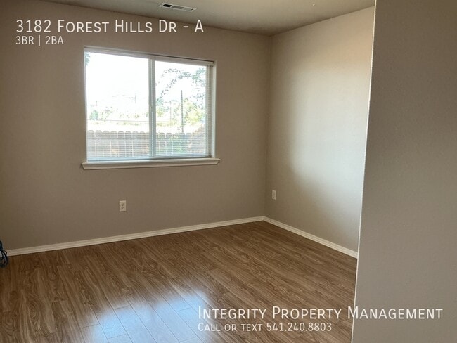 Building Photo - 3182 Forest Hills Dr