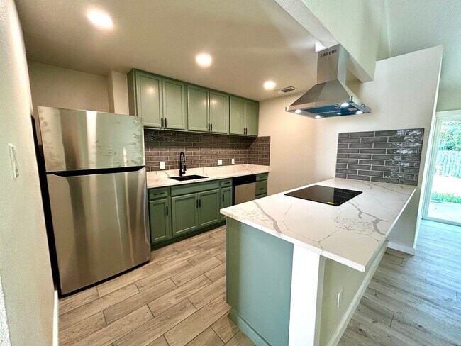 Building Photo - 1005 W MLK #A