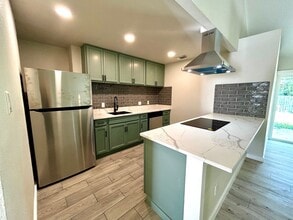 Building Photo - 1005 W MLK - House