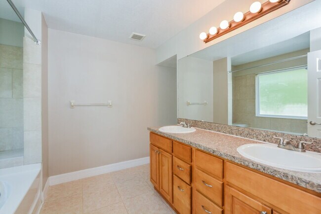 Building Photo - 811 Longleaf Pine Ct