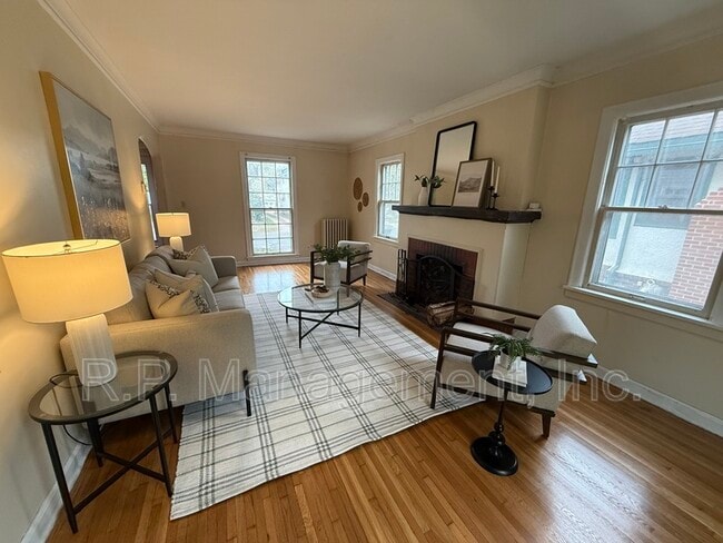 Building Photo - 1090 16th Ave SE