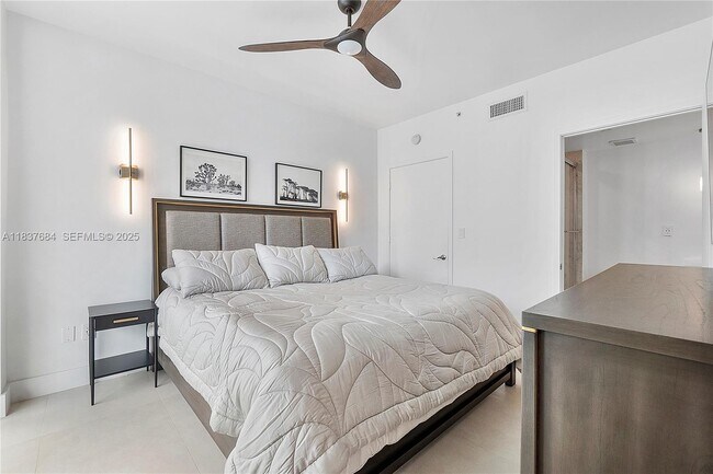 Building Photo - 6000 Collins Ave