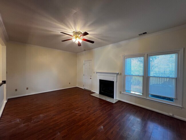 Building Photo - Great Bridge Townhouse For Rent