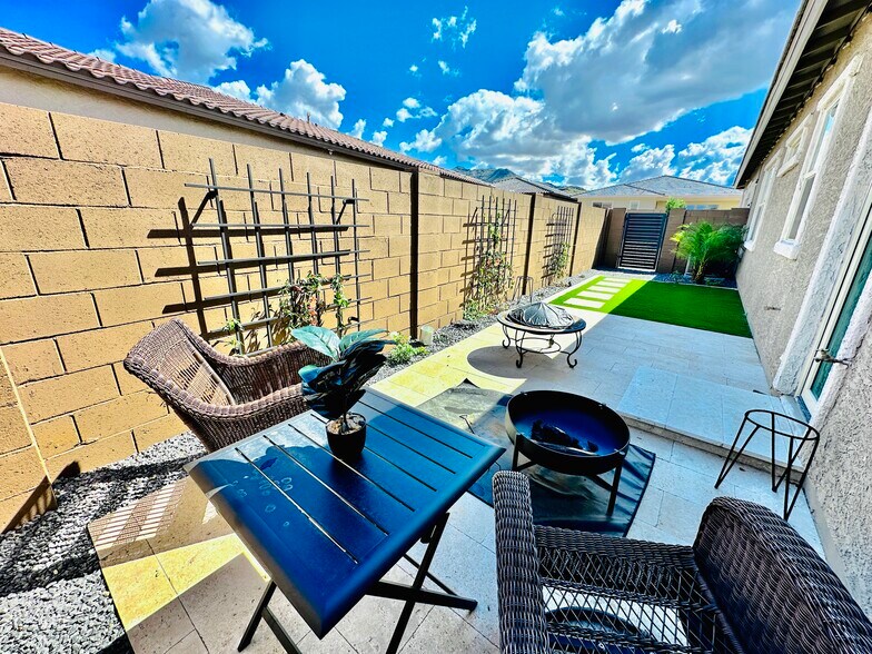 Building Photo - 4013 W Buist Ave