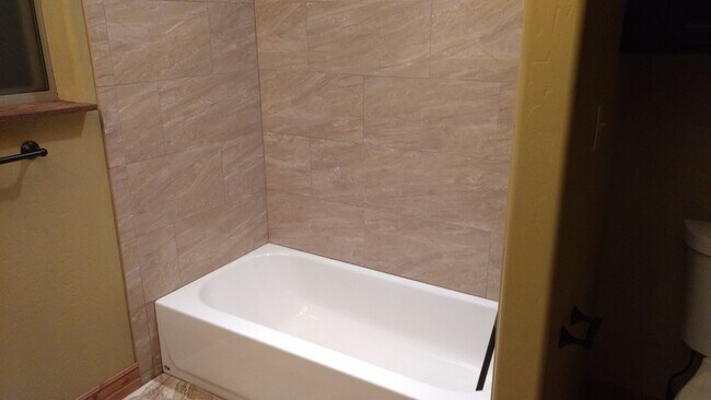 Building Photo - 1782 Larson Rd