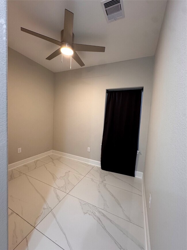 Building Photo - 4406 Oats St