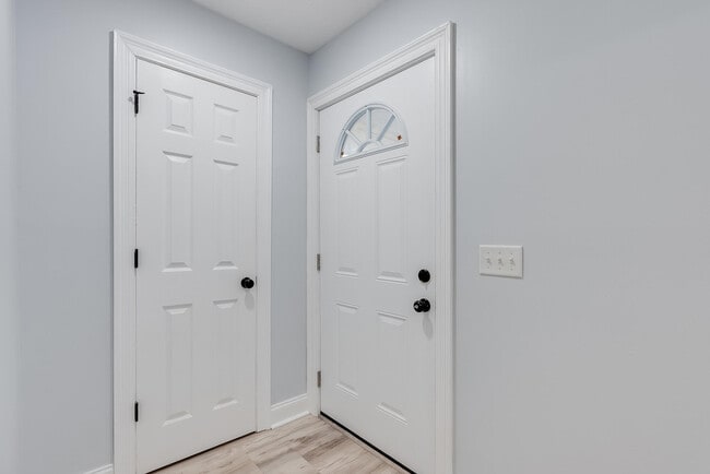 Building Photo - 1307 Calabria Rd