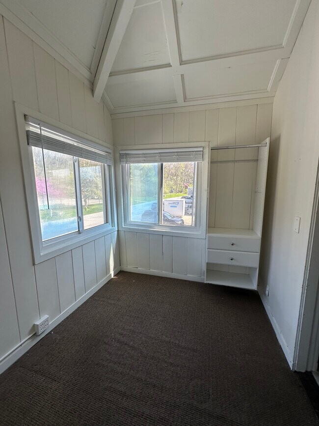 Building Photo - 852 Beach Rd