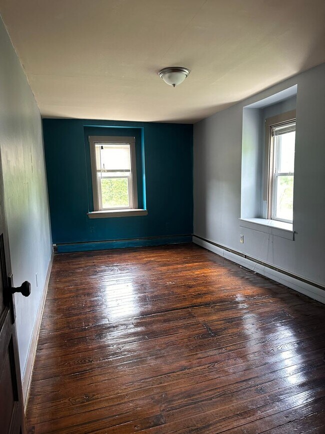 Building Photo - 3424 New Holland Rd