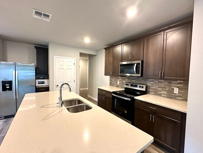 Building Photo - House for rent in Clermont in a convenience location