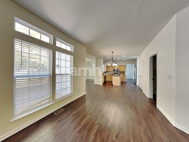 Building Photo - 3007 Linstead Dr