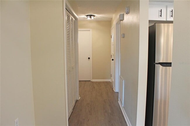 Building Photo - 608 Lark Dr